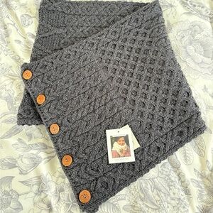 Blarney Woolen Mills infinity scarf Cable Knit Button-Accent Gray Wrap Scarf